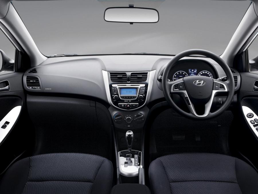  Hyundai Accent Sedan 2010 года  (ZA) (фото 4 из 5)